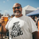 T-shirt Tamanho Grande Too Late to Die Young